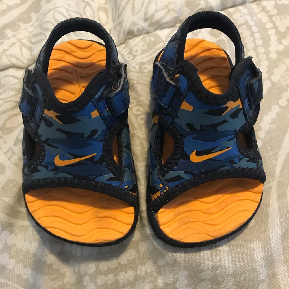 EUC Nike play sandals size 2